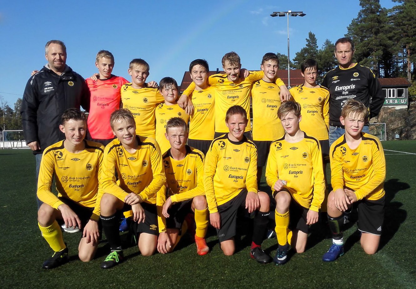 Gutter f. 2004 i Evje flerbrukshall tirsdag kveld